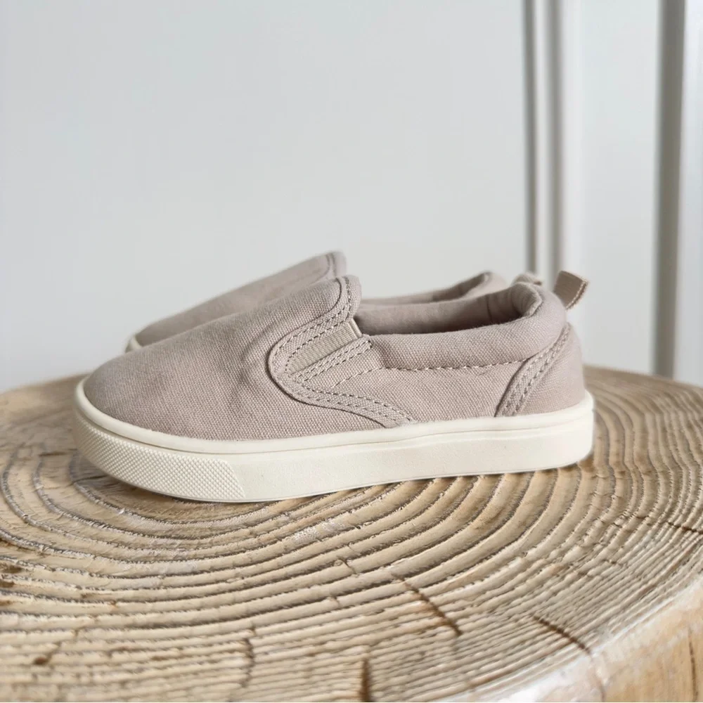 Gap Toddler Slip-On Beige Sneakers Size 8